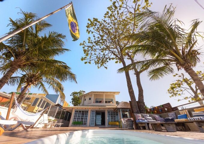 Casa com 5 suites na beira Mar