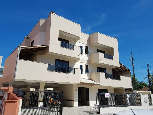 Apartamento no Centro de Bombinhas 100mts da praia