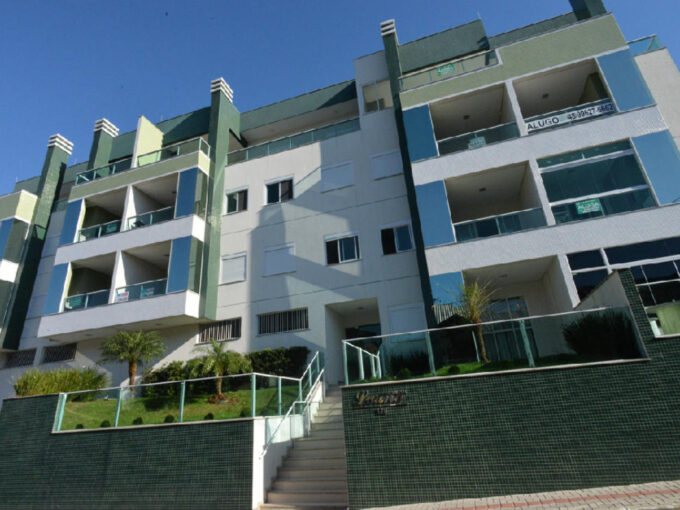 168 – Lindo apartamento no centro de Bombinhas