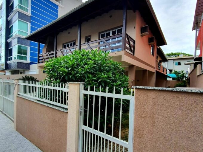 001 – APARTAMENTO  FRENTE PARA RUA EM BOMBINHAS